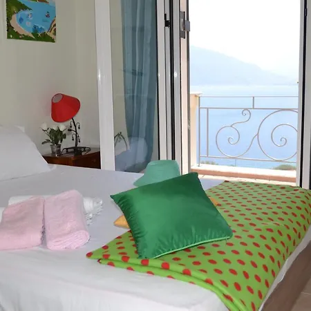 E Mare * איה אפימיה