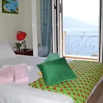 E Mare * أيّا إفيميا