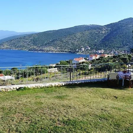 E Mare Apartmán *